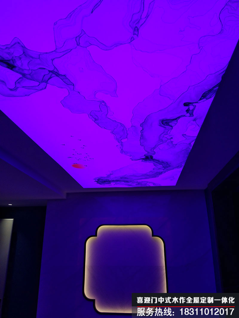 別墅娛樂影音室的吊頂的燈光效果展示