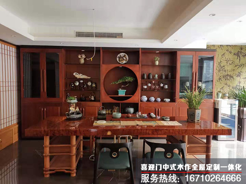 茶室室內茶桌以及茶具的配飾效果展示