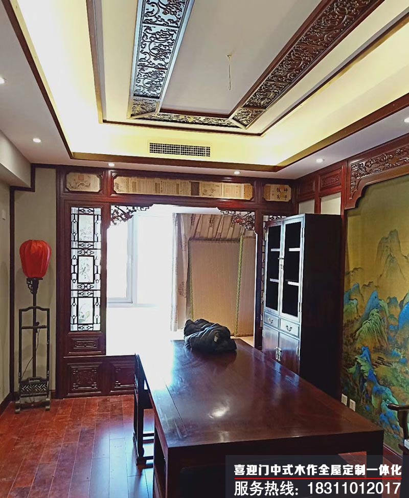 別墅書房在中式花格等木作安裝后展示效果
